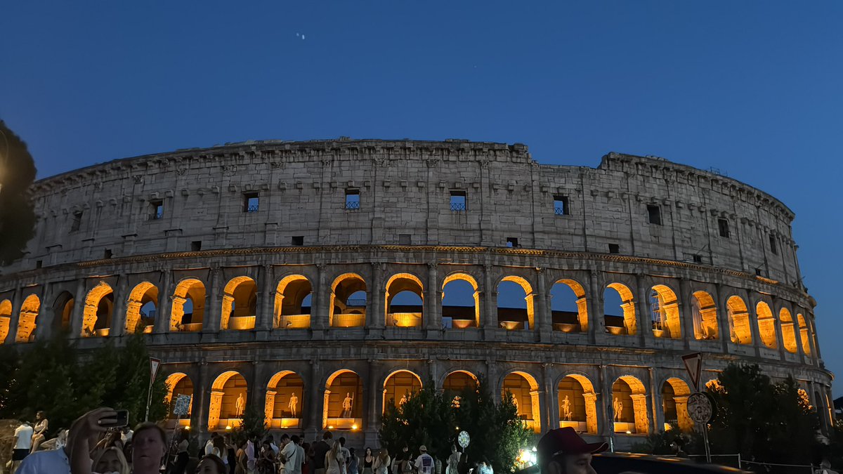 busralivan's tweet photo. Rome. I m in love🤍 https://t.co/YUOjSO36Cz