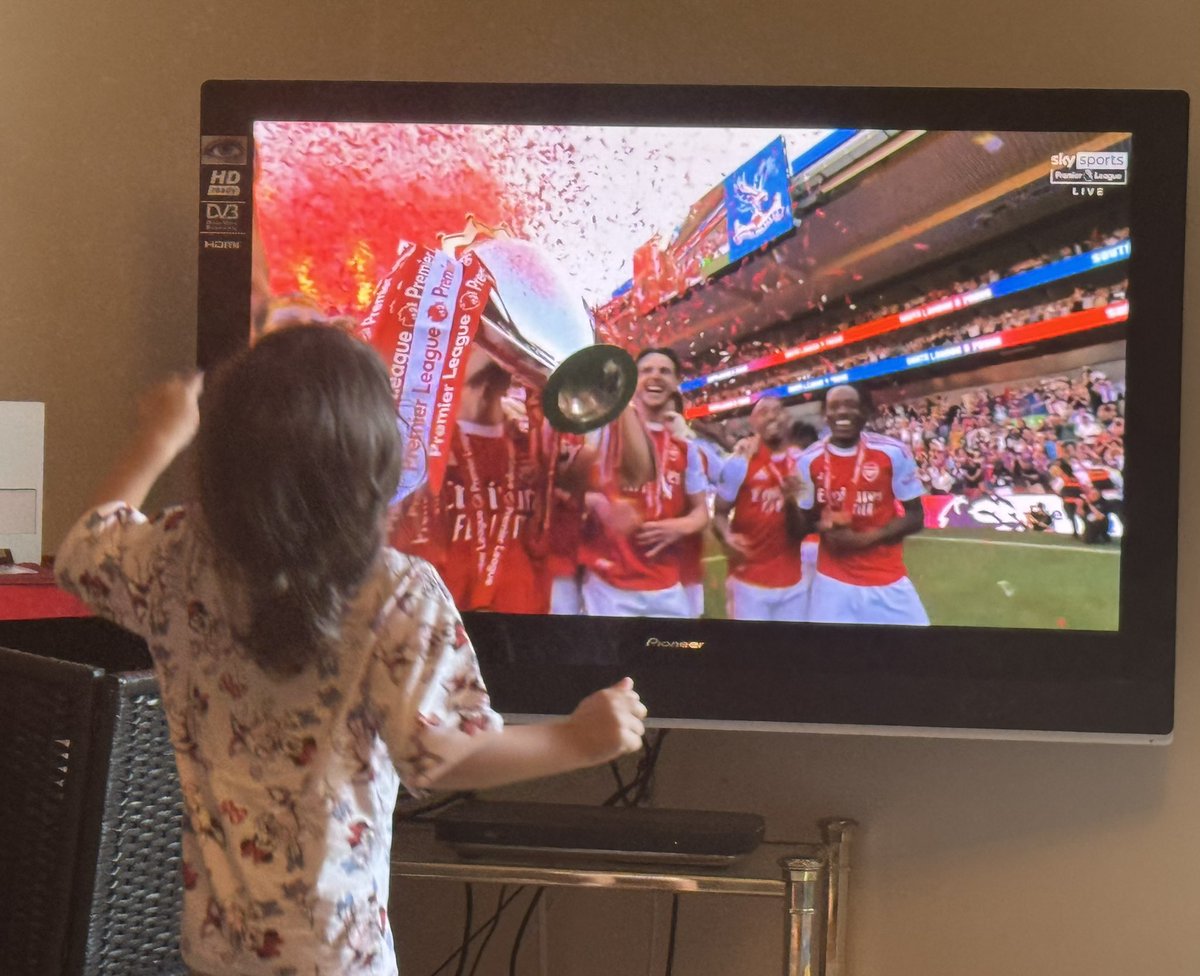 ktmarkou's tweet photo. Getting to experience it with our mini Gooner this time hits differently ❤️🤍 https://t.co/ni0K4RuIuu