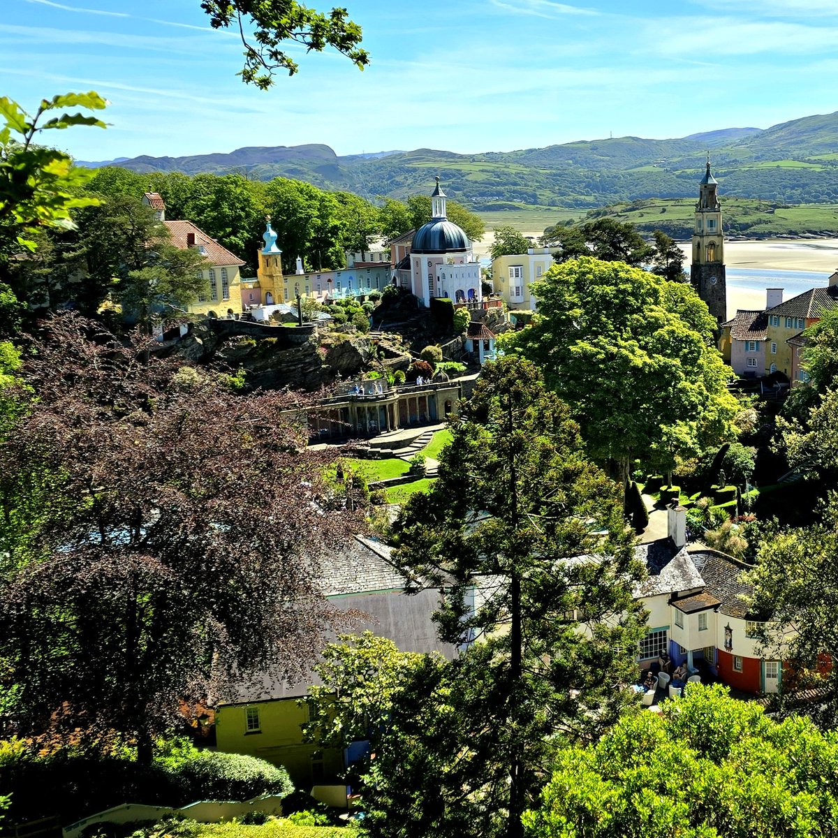 MugsAndGeese's tweet photo. Back in my favourite place to celebrate our anniversary with my better half, the perfect getaway, I'll always love visiting Portmeirion 😊 https://t.co/ijsobGVgyo