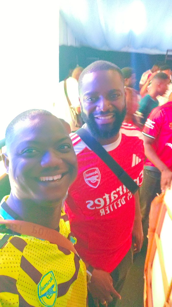 jayboymayor's tweet photo. What a way to celebrate the EPL 🏆 trophy with some idolo and philanthropist @SirLeoBDasilva @Wizarab10 @Morris_Monye #leodasilvawatchparty #Arsenalforever #GunnersForLife https://t.co/7VC6ow1RVu