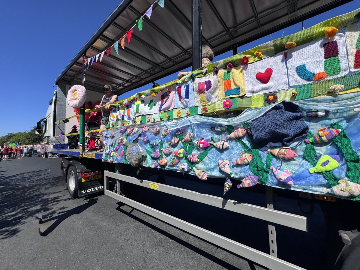 MelClose55's tweet photo. Well done to the organisers, dancers, musicians, community groups and helpers - today’s Caribbean Carnival was fantastic- wonderful costumes and great energy from the dancers - not easy in today’s high temperatures ☀️ https://t.co/PrTM7G1qav