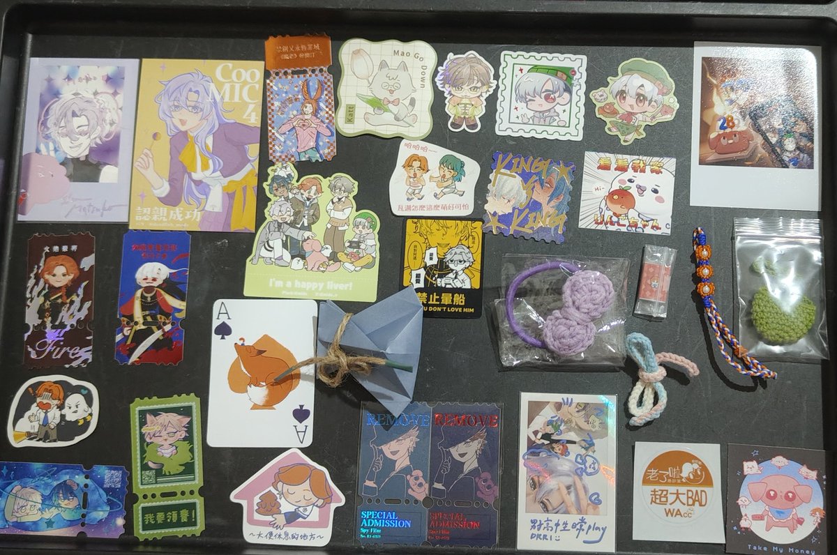0218Sbsbsb's tweet photo. 今天才有力氣整理
桌子太小塞不下分好幾張拍
還有我丟留言
第一次去布穀町太幸福了😭
謝謝每個願意跟我交換的粉肝
大家都好神好有創意🥺

Coser們也都好好看
但俗辣不敢合照只敢在旁邊偷看👉👈

還帶了第一次參加場次的朋友一起玩，她也玩得很開心真的太好了😇🫶 https://t.co/81rtnNDuYE