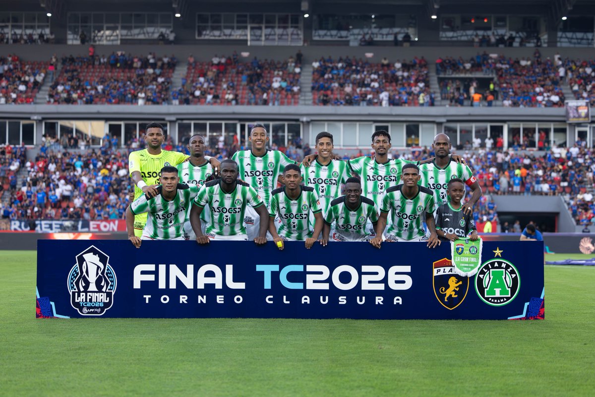 alianzafc's tweet photo. 𝗙𝗘𝗟𝗜𝗖𝗜𝗧𝗔𝗖𝗜𝗢𝗡𝗘𝗦 𝗔𝗟 𝗖𝗔𝗠𝗣𝗘𝗢𝗡
@cdplazaamador 
No hay buena final, sin un buen rival...
Dejamos la piel en la cancha como los grandes, nuestras aficiones gritaron por 120 minutos y los protagonistas principales, los 22 jugadores, nos regalaron un partido épico https://t.co/scFiA0DL56