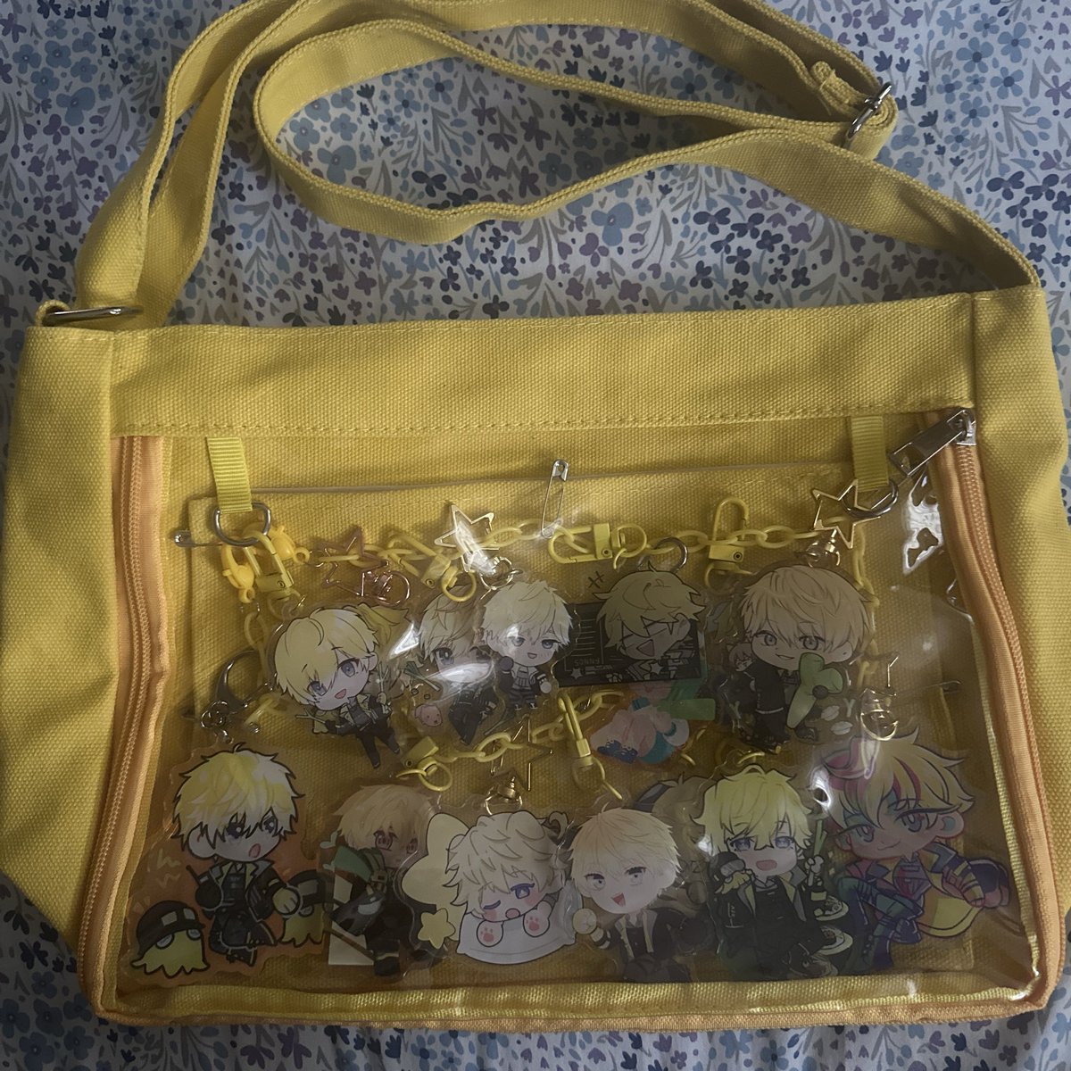 d0ie96orders's tweet photo. if anyone would be interested in these nijisanji ita bags? will include all of the keychains as shown or if you would like the bag only dm me! https://t.co/BAoTA6et2T