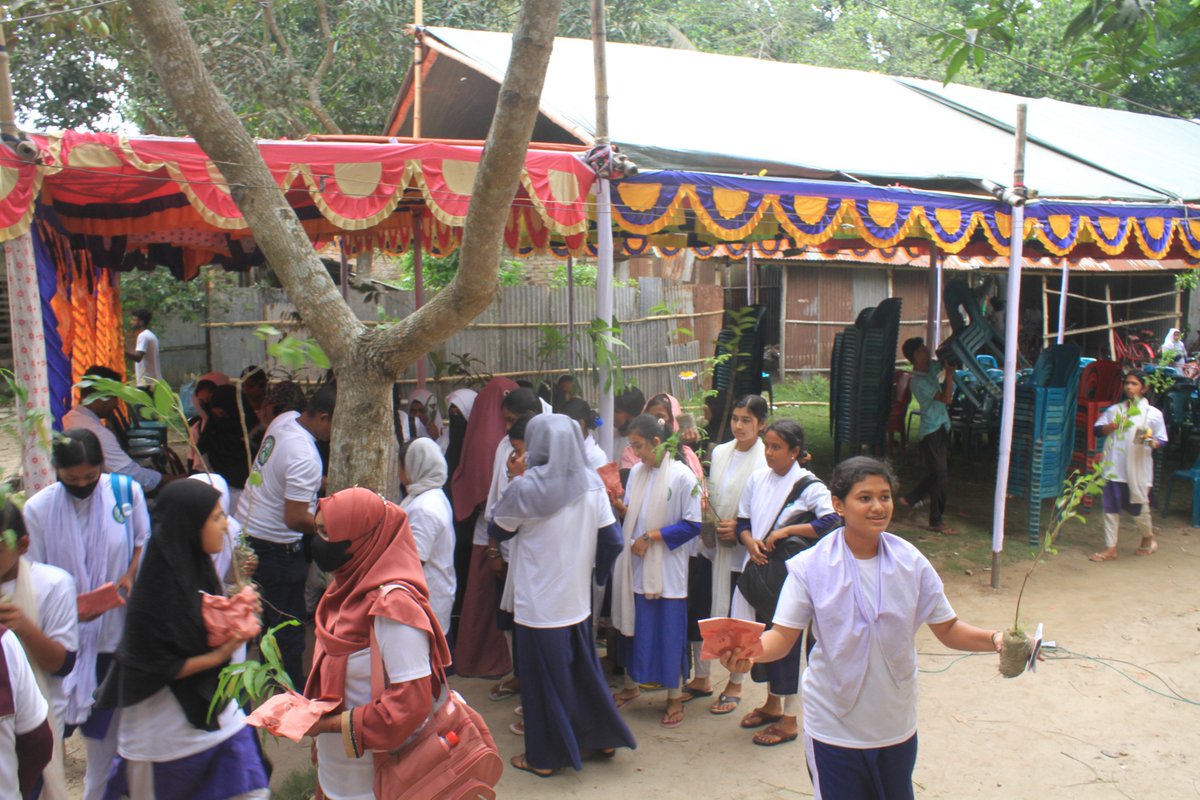 Tapas_Mollick's tweet photo. 300 youth. One mission. A greener future.
As a @geaforg Ambassador, led 4.29 Green Earth Action Day 2026 in coastal Bangladesh.
Next goal: 5000 students, 5000 trees by 2030.
#GEAFAmbassador #GEAF #GreenEarthActionDay #GreenEarthActionFoundation #Bangladesh https://t.co/QcmOs2q3k8