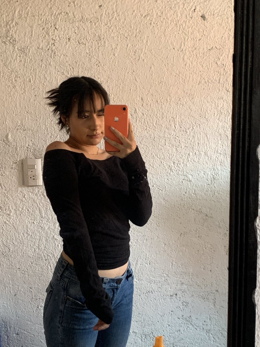 strell444's tweet photo. chicas se acuerdan cuando era súper skinny legend pq fumaba mucha mota? yo creo q voy a volver a fumar pa estar así de nuevo 😆😆 https://t.co/rJm9kTi4C4