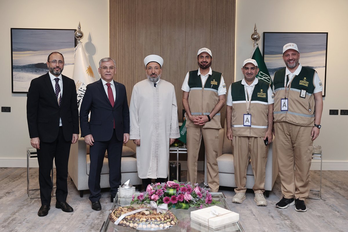 diyanetbasin's tweet photo. 2026 yılı hac organizasyonu kapsamında Mekke’de bulunan Diyanet İşleri Başkanı Prof. Dr. Safi Arpaguş, Suudi Arabistan Hac ve Umre Bakanı Dr. Tevfik er-Rabia’yı ziyaret etti.

https://t.co/ynobCk8Akx https://t.co/dqMoQMcHH9