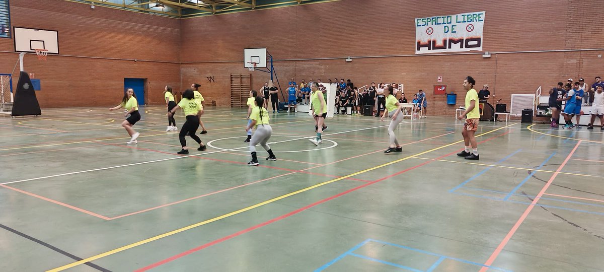 FBCyLSalamanca's tweet photo. 🏀 II TROFEO 🏆 C.P. TOPAS 🏀 

Triangular final de temporada de la Escuela Deportiva junto a Pelabravo Avenida y Monterrubio RN Motor.

Jornada muy especial de convivencia, esfuerzo y deporte que pone el broche a la temporada deportiva en el Centro Penitenciario de Topas 👏💪 https://t.co/I3fKCKh8mD