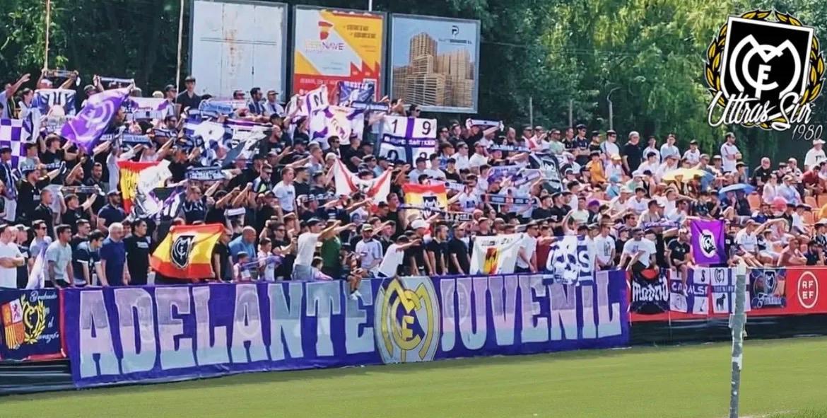 contrerano's tweet photo. Sin la obligación de ir de blanco 
Sin el baja la bandera que no veo 
Sin el no te subas al asiento 
Sin móviles 
Solo gente disfrutando del momento 
Madridismo a ultranza HONOR https://t.co/FP9ghaABjG