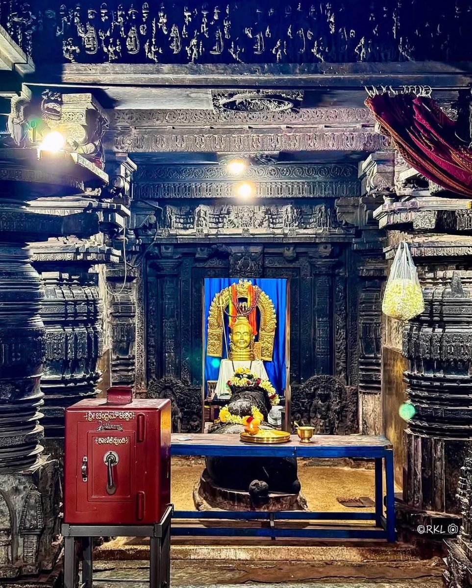 TempleTrails's tweet photo. 🚩 Sri Chandramouleshwara Temple, Arasikere.
Built in the early 13th century during the reign of Hoysala king Narasimha II,dedicated to Lord Shiva in his Chandramouleshwara form. True to Hoysala craftsmanship,it’s not just a place of worship but a canvas of artistic brilliance🚩 https://t.co/1Osxjar1hI