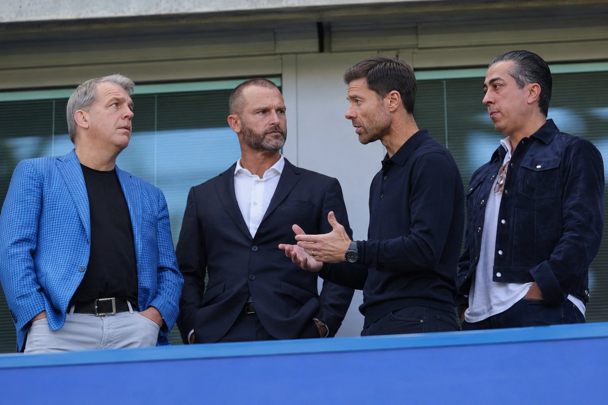 SatiricalFooty's tweet photo. 🚨🚨 BREAKING: Xabi Alonso was reportedly spotted alongside the Chelsea F.C. hierarchy during today’s game vs Sunderland 👀 https://t.co/ov3d2heVI7