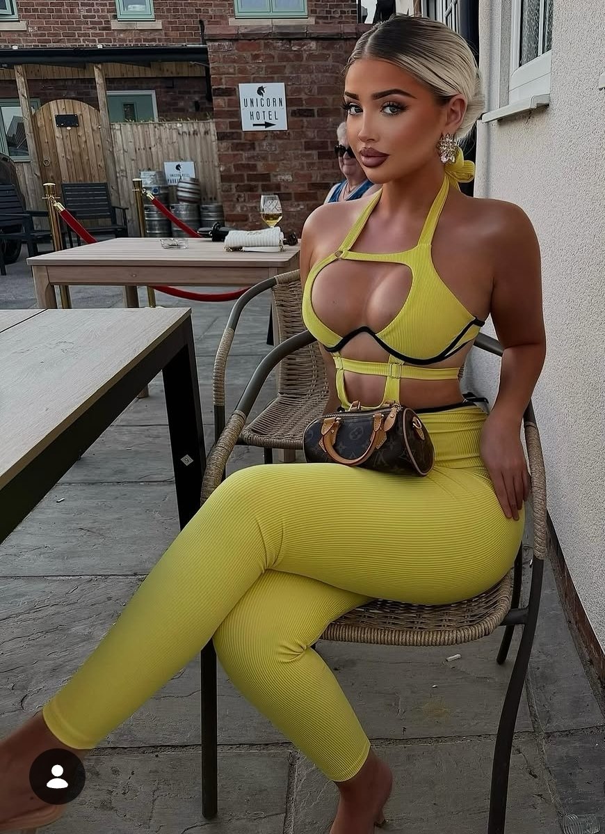 Daily Hotties tweet media