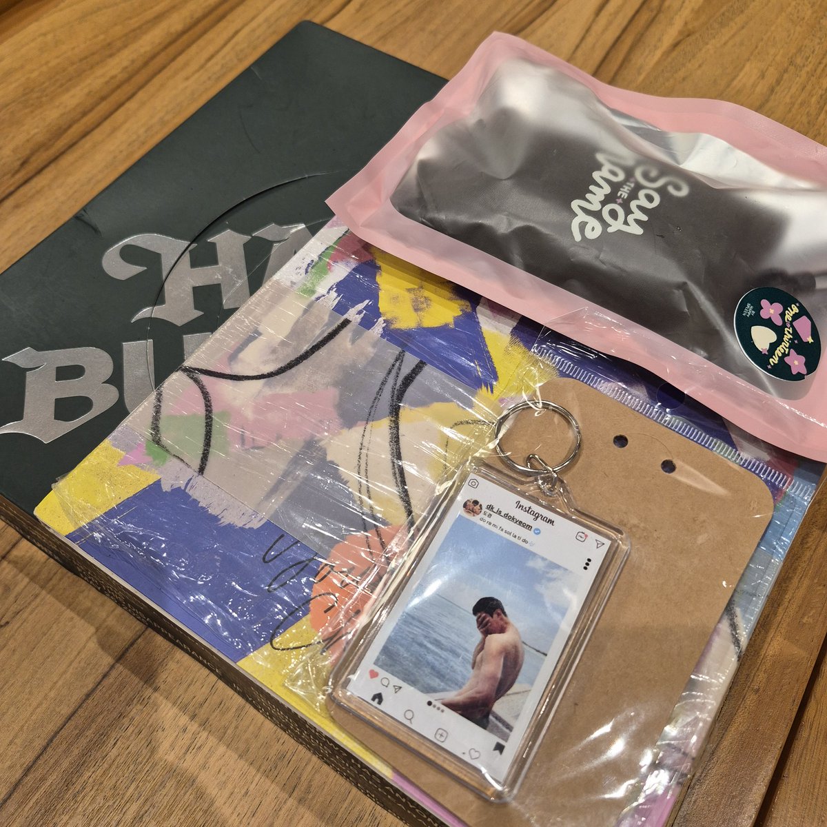 IDKdisaccount's tweet photo. Year 2 sa pag-attend ng SVT Anniv CSE org by @thirteenforsvt 🩷💙🩷 hindi pwedeng wala ka mauuwi na prizes kasi ilang round yung raffle &amp; games lol literal na kailangan mo ng extra bag. Tinchuuuu, admins and sponsors! soafer nag-enjoy today 🫶🫶🫶
#SvtYoureMyHead11ner https://t.co/0blBhaspFA