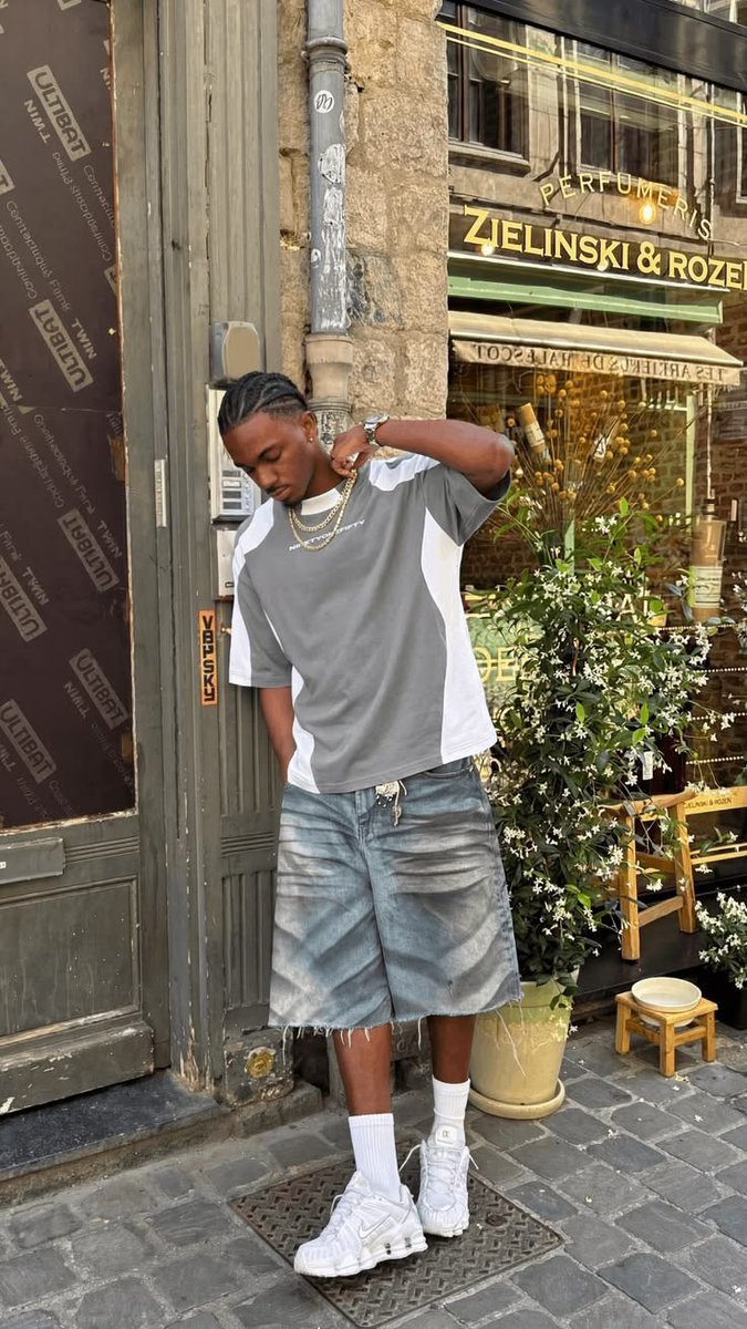 jamestheguyguy's tweet photo. Less talking, more walking.

But first… 

Let the shorts speak. https://t.co/fcakI3f4Q8