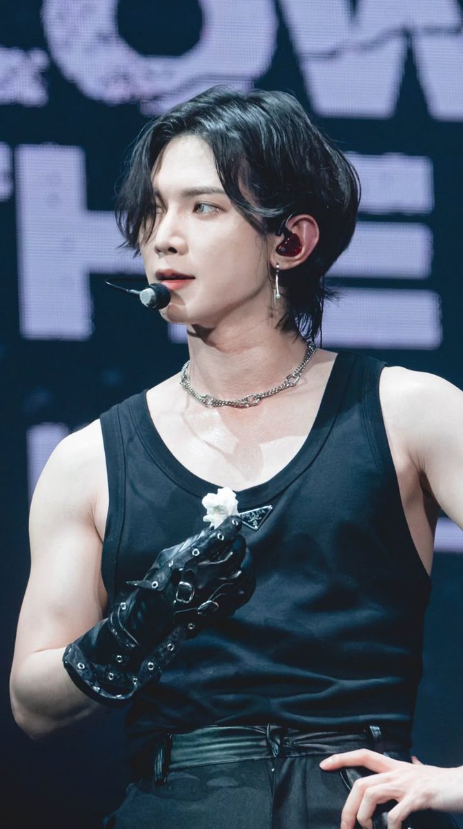 jaejune211's tweet photo. if it's a bad boy concept, i think yeosang may go for jet black or dark blue? https://t.co/H83tDSujzq