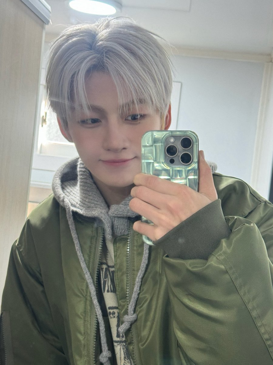 한파리 tweet media