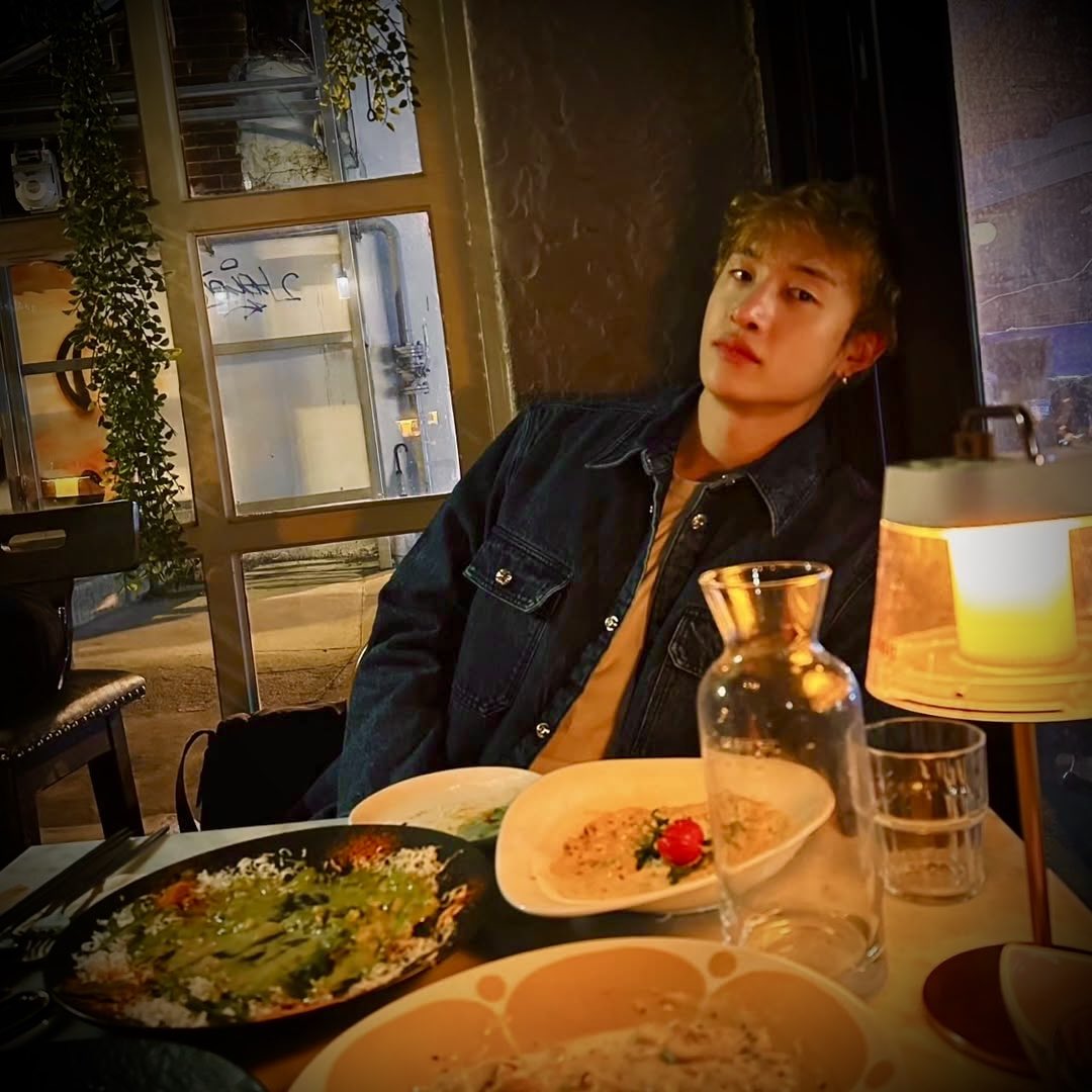 pweacchysofty's tweet photo. *ੈ dinner date 🍷 ✩‧₊˚

#SSD #StaySelcaDay #방찬 #BangChan #StrayKids https://t.co/1Y0XkhtuIi