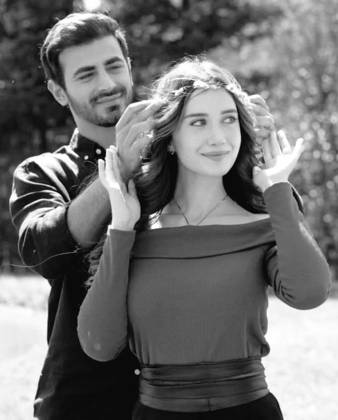 twinkle28428371's tweet photo. The glow on them is so natural like there is only thin line between mertes and emsu ... the bluring line between fiction and real.. 

FROM OUR HEARTS TO EMIN &amp; ILSU 

#EminOurSunshine #IlsuOurPearl
#arafta 

@ilsudemircii @emingunenc_ https://t.co/wTlEPYPU9b