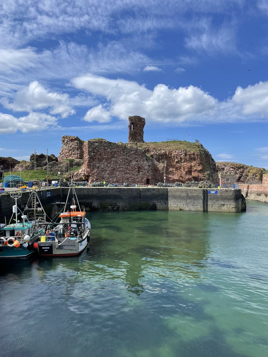 JenniferTrussl2's tweet photo. Taking a stroll around Dunbar. 📷#eastlothianlife #eastlothianliving #coastal @dunbarharbour @goeastlothian https://t.co/Pbu7YK2lE6