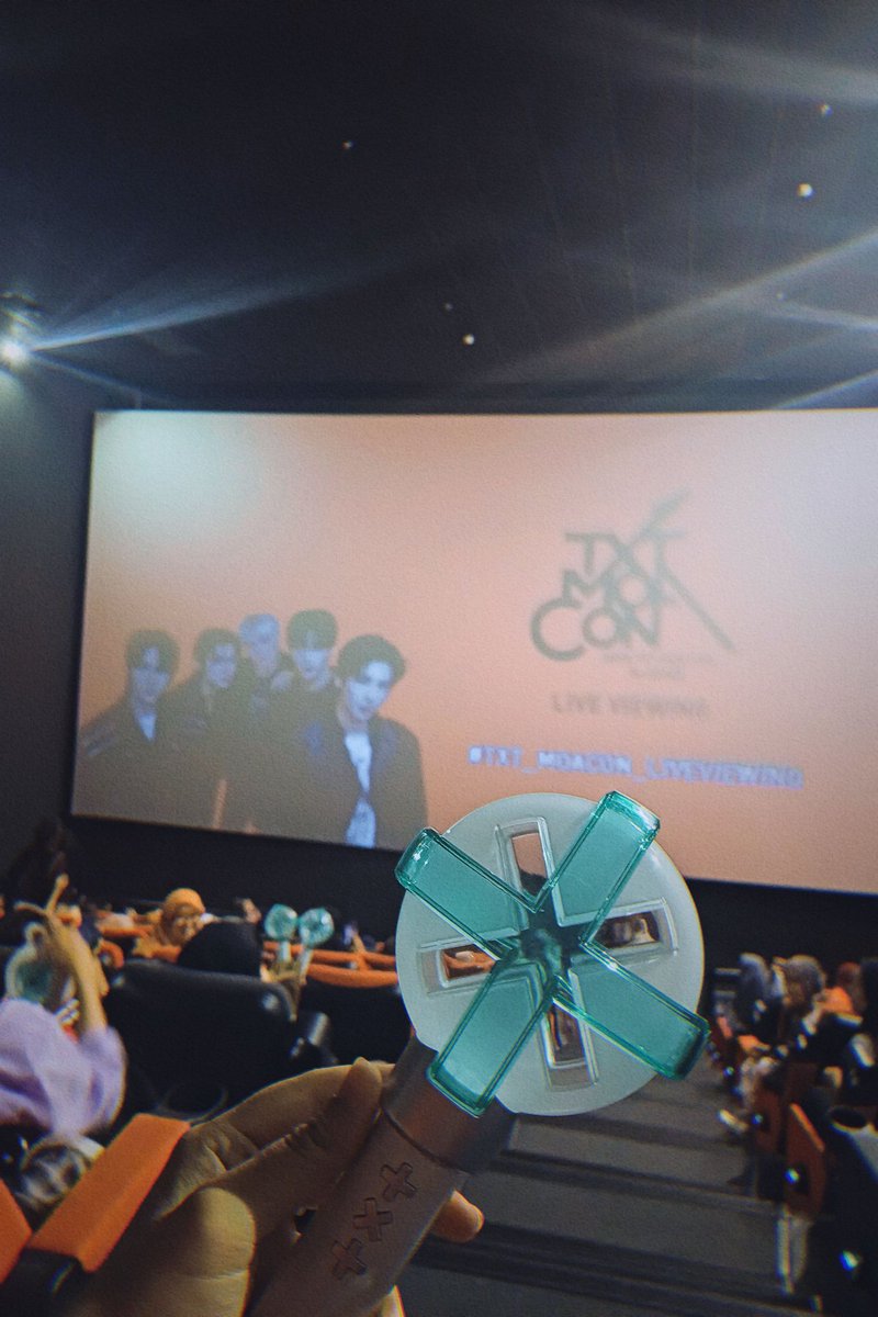 yawnzznfrvr's tweet photo. literally had sooooo much fun today, met my moa besties and enjoy every second of moacon🤙🏼

special thx buat fribis yg superduper gemacc ituu @moa_jogja @terrybemine @520darlhealing dan yang gatau usnnya timaaciww banyakkk banyakkk🫶🏼 https://t.co/qUWyVpgaQL