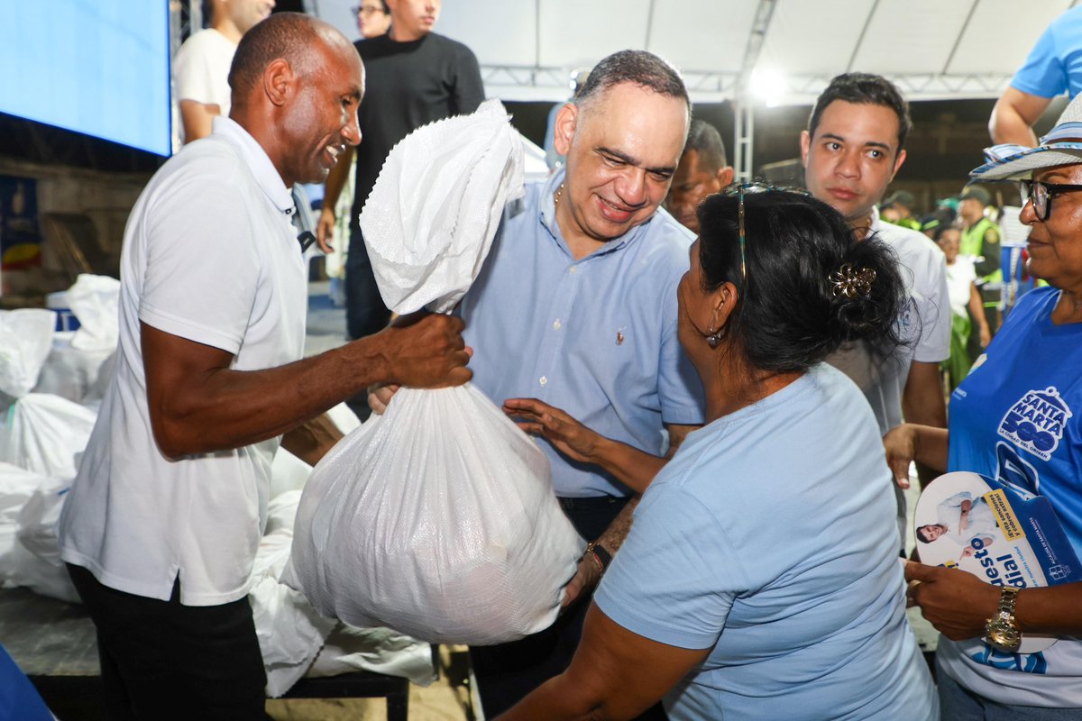 CarlosPinedoC's tweet photo. Servicios de salud, empleo, educación, atención social, rumbaterapia, talleres, mercados y premios hicieron parte de esta jornada pensada para ustedes.
Juntos, seguimos cerrando brechas y #TransformandoSantaMarta https://t.co/mjNEH4Ov6I