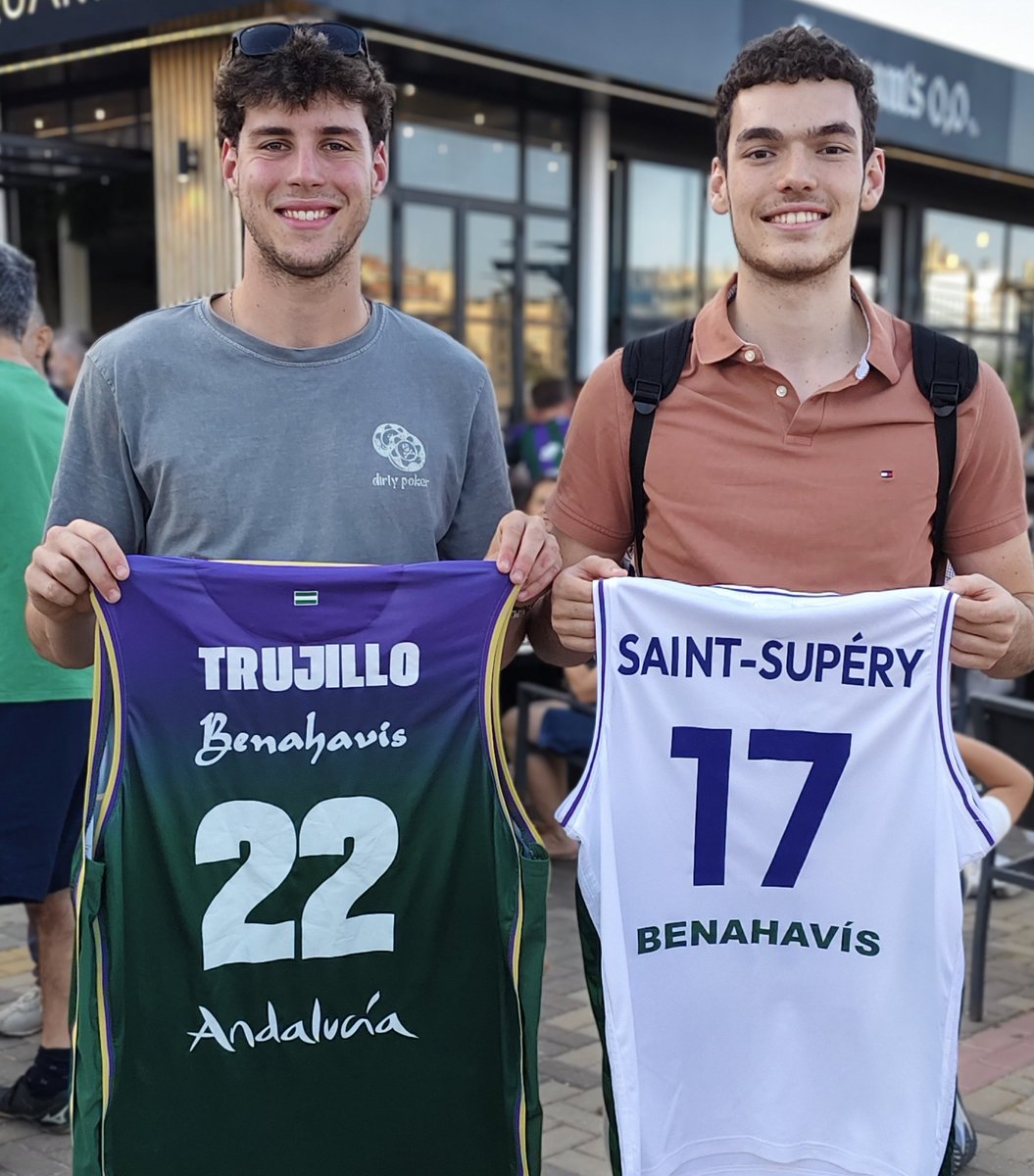 kikoarion's tweet photo. Málaga, basket, identificación, amistad, ...

Más que orgullosos de cómo estos dos pedazo de amigos han multiplicado la amistad de sus padres.

Buena gente, los mires por dónde los mires.
Aunque yo no soy el más objetivo para decirlo. https://t.co/4H6hgQwtqW