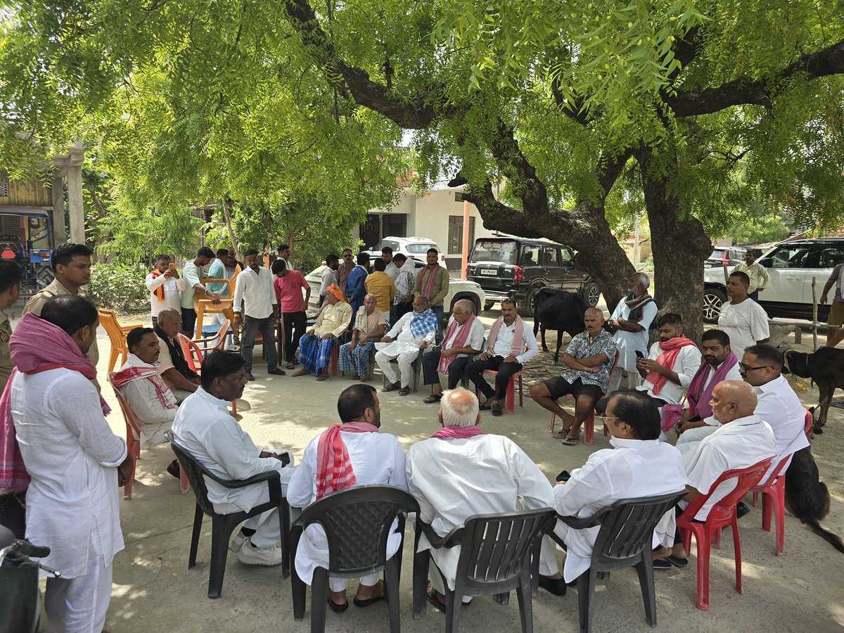 RajeevRai's tweet photo. अपनों के साथ अपनों के बीच आज रसड़ा विधानसभा क्षेत्र में 
@yadavakhilesh https://t.co/WRxXIPiIi7