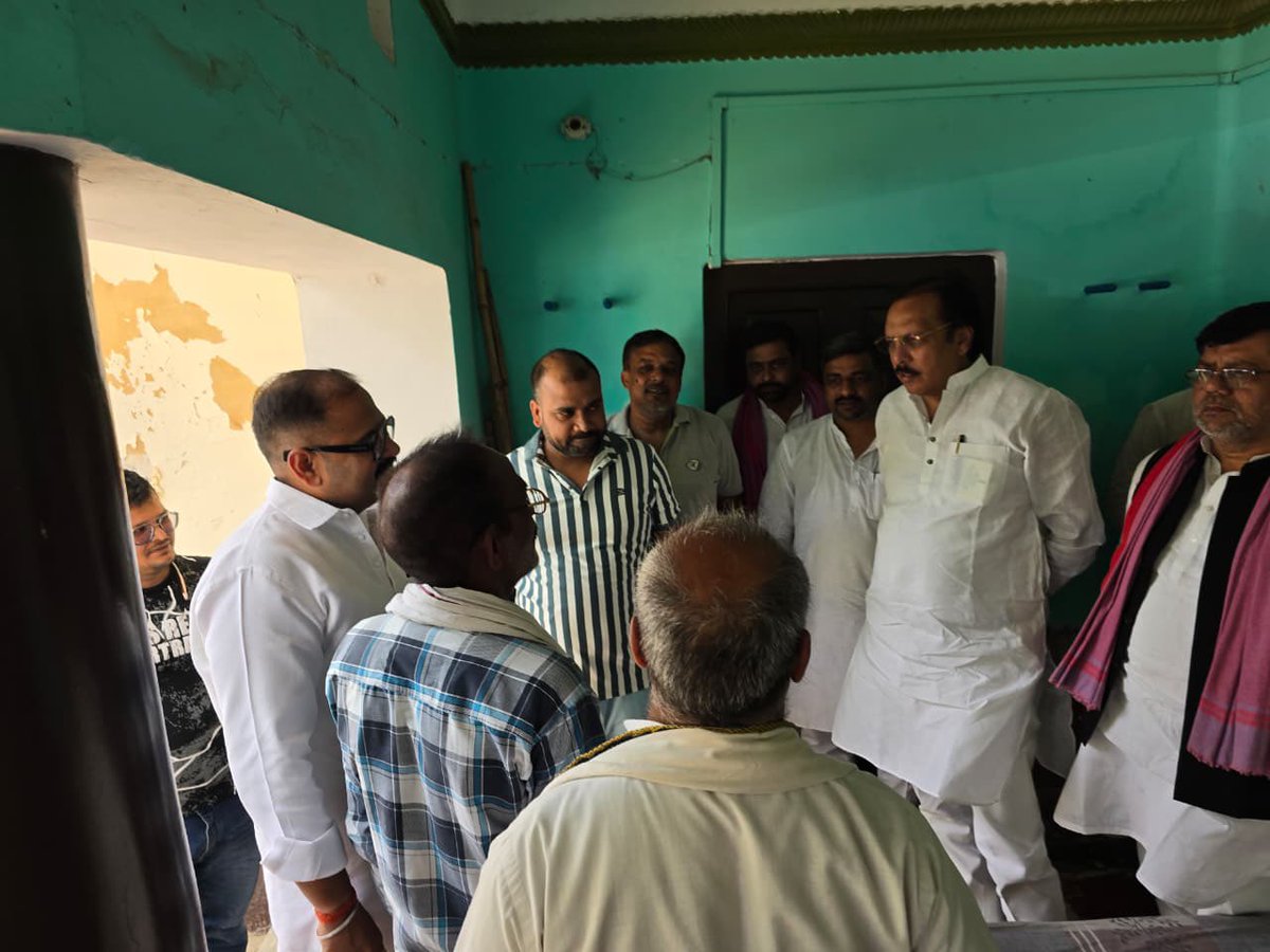 RajeevRai's tweet photo. अपनों के साथ अपनों के बीच आज रसड़ा विधानसभा क्षेत्र में 
@yadavakhilesh https://t.co/WRxXIPiIi7