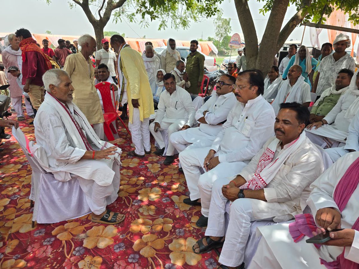 RajeevRai's tweet photo. अपनों के साथ अपनों के बीच आज रसड़ा विधानसभा क्षेत्र में 
@yadavakhilesh https://t.co/WRxXIPiIi7
