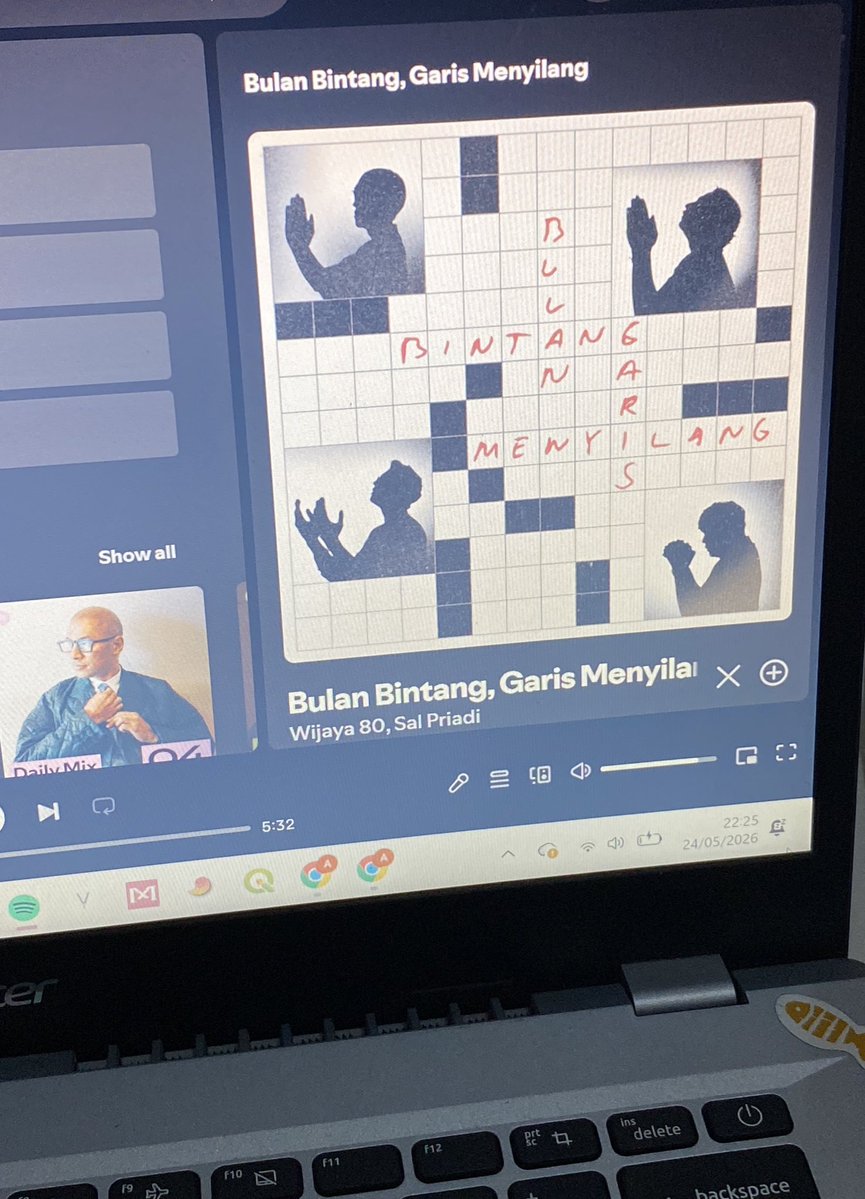 arscakee's tweet photo. ini playlistku semakin malam kenapa kaya gini yhh https://t.co/vv6FqyiNPm
