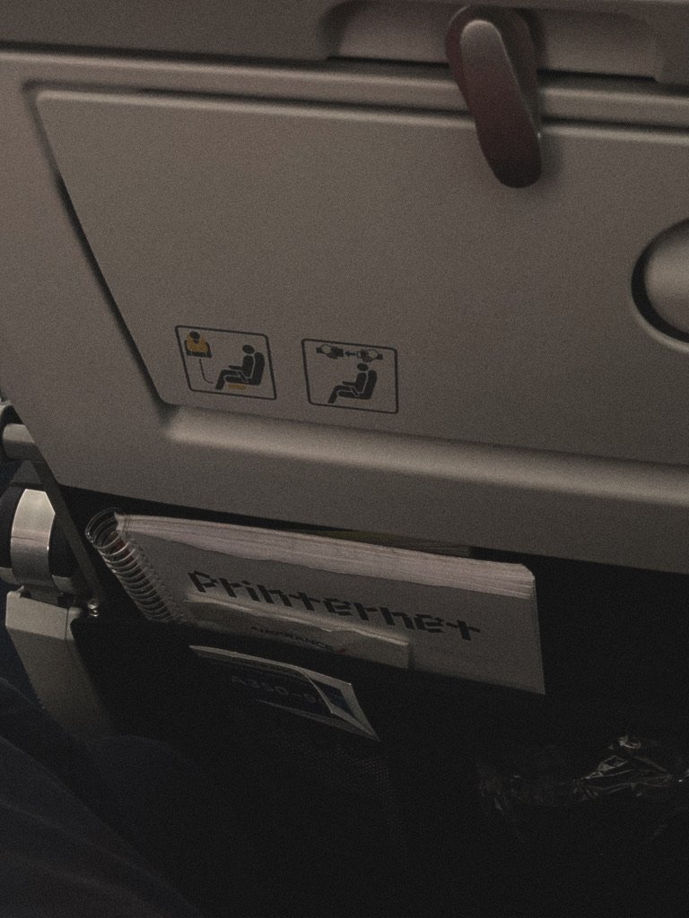 onlyfootnotes's tweet photo. airplanes continue to be one of the best places to enjoy @getPrinternet https://t.co/7WYTIxmvBj