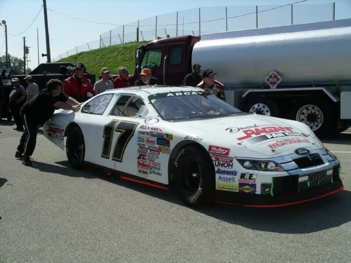smog317's tweet photo. @Chris_Buescher 16 years ago in Toledo! https://t.co/r3SV5LnSzm