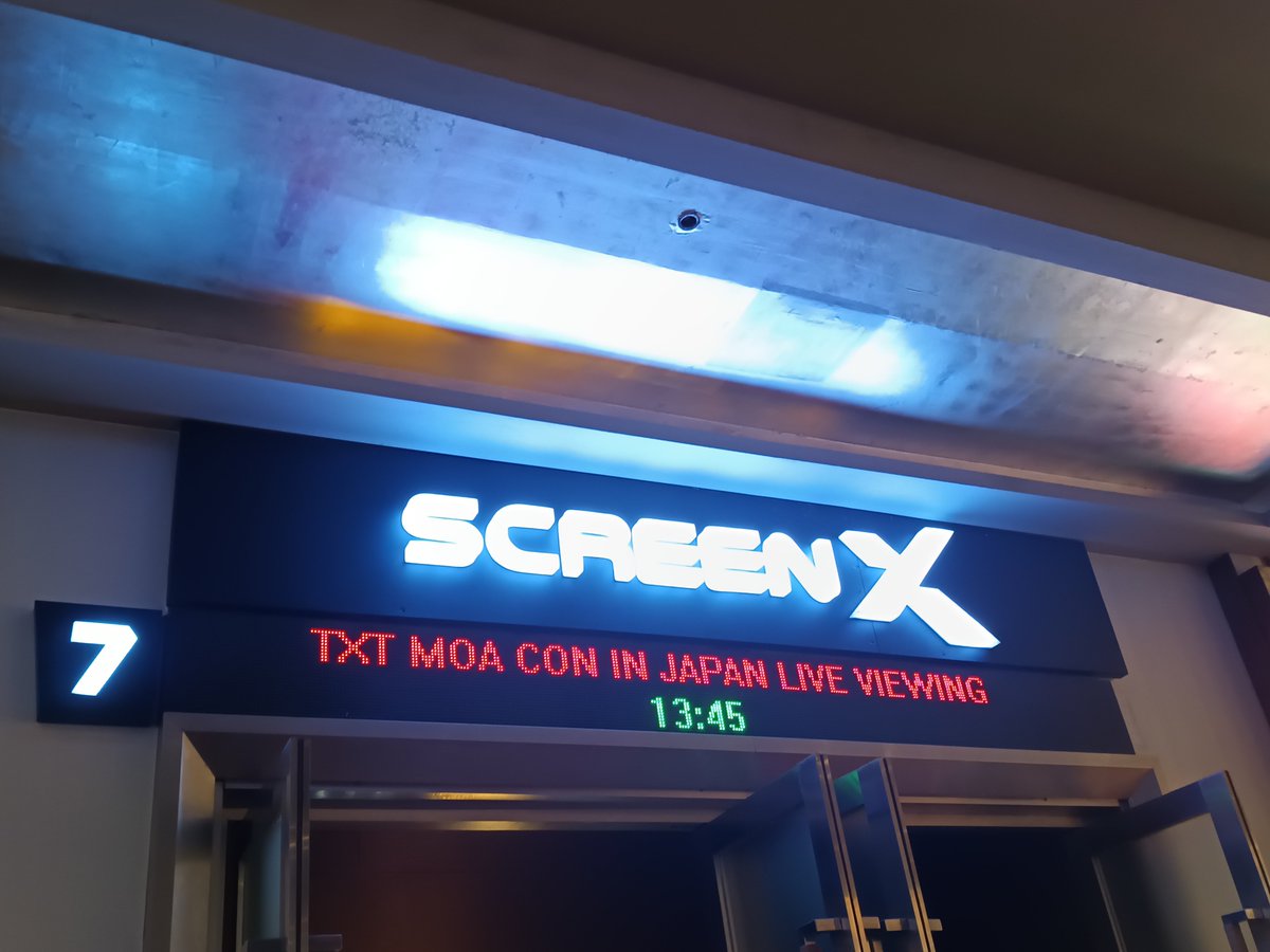 taeminemislife's tweet photo. First time watching concert live viewing and the experience is amazing!
TXT slayed as always💖

@TXT_bighit
@TXT_members

#TXTขวัญใจเมเจ้อ
#TXT_MOACON_LIVEVIEWING
#TXT
#TOMORROW_X_TOGETHER https://t.co/BqumVZnqZx