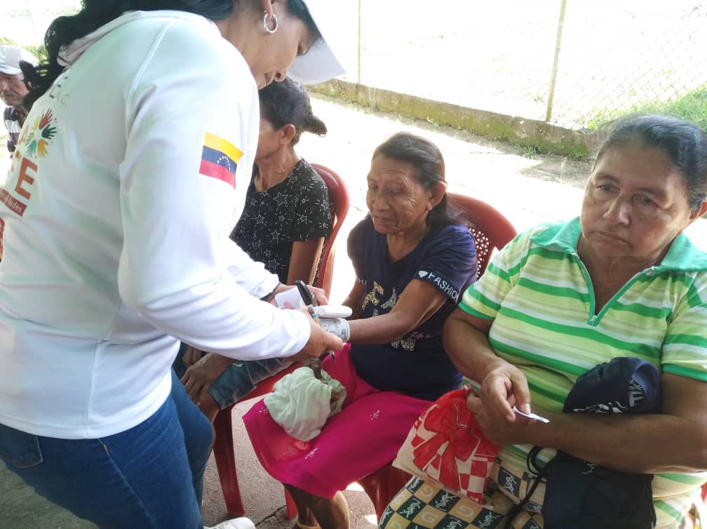 conviteac's tweet photo. Ayer estuvimos activos con jornadas de salud en Punta Colorada en Araya y en Santa Elena de Uairén #SomosConvite https://t.co/bgeZuQyngS