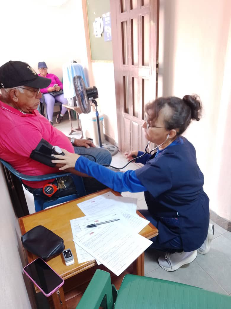 conviteac's tweet photo. Ayer estuvimos activos con jornadas de salud en Punta Colorada en Araya y en Santa Elena de Uairén #SomosConvite https://t.co/bgeZuQyngS