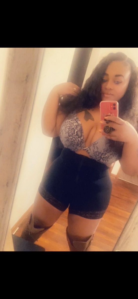 Mz. Caramel tweet media