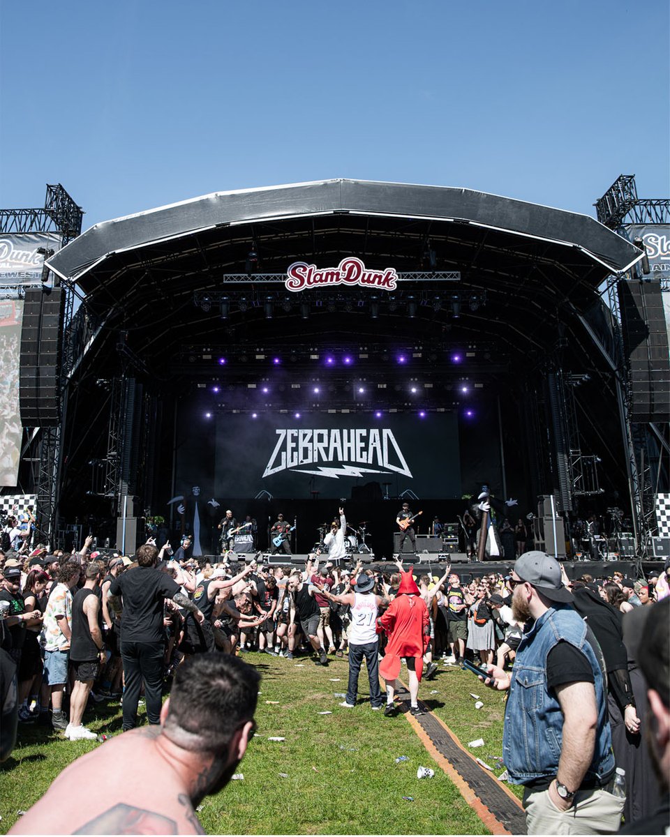 zebrahead's tweet photo. Slam Dunk North, that was insane.
You guys partied hard despite the heat, thank you so much!🍻 https://t.co/sEf4Zie661