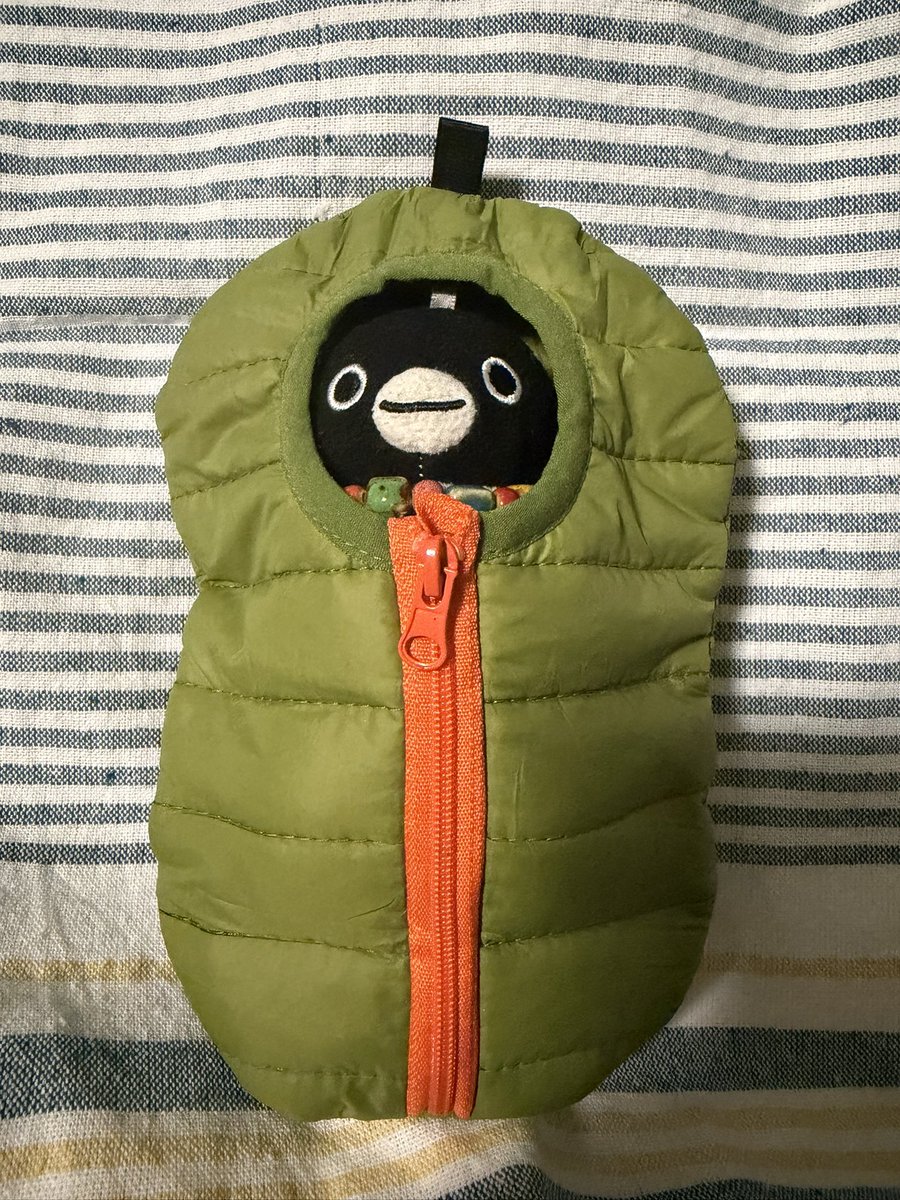 uco998's tweet photo. 寝袋、ゲットぉぉぉぉ

 #ぬい用寝袋
 #カプセルトイ https://t.co/vZYc4F83TF