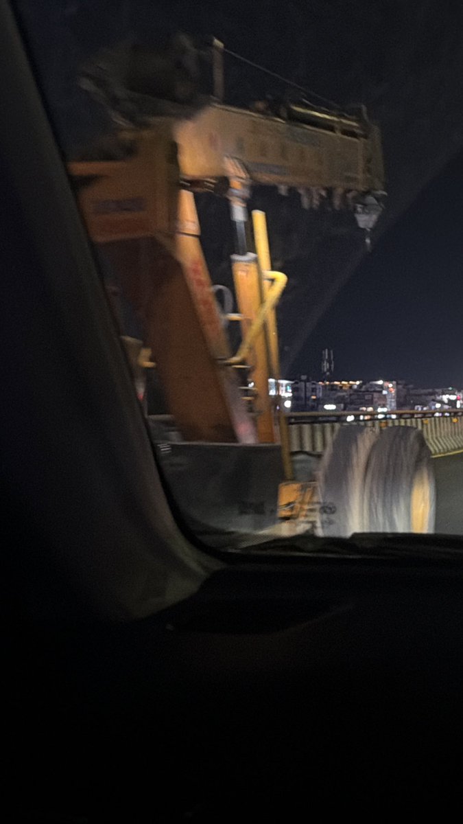 Priyankainani's tweet photo. @HYDTP please see the bulldozer on the PVNR expressway Near Attapur https://t.co/FXge78Rjpw
