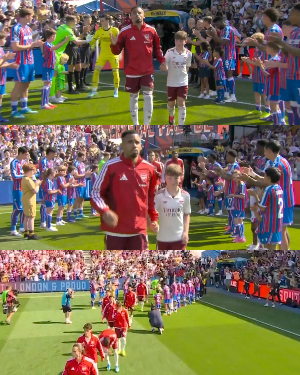 InvictosSomos's tweet photo. ¡¡MOMENTO PARA LA HISTORIA!! Los jugadores del Crystal Palace haciéndole EL PASILLO DE HONOR a los actuales CAMPEONES DE LA PREMIER LEAGUE. No es un sueño y no es un simulacro, aficionados del Arsenal. Realmente lo están viviendo. Después de 22 años de sequía, su equipo está de regreso en el trono del fútbol inglés. LA ESPERA POR FIN TERMINÓ.