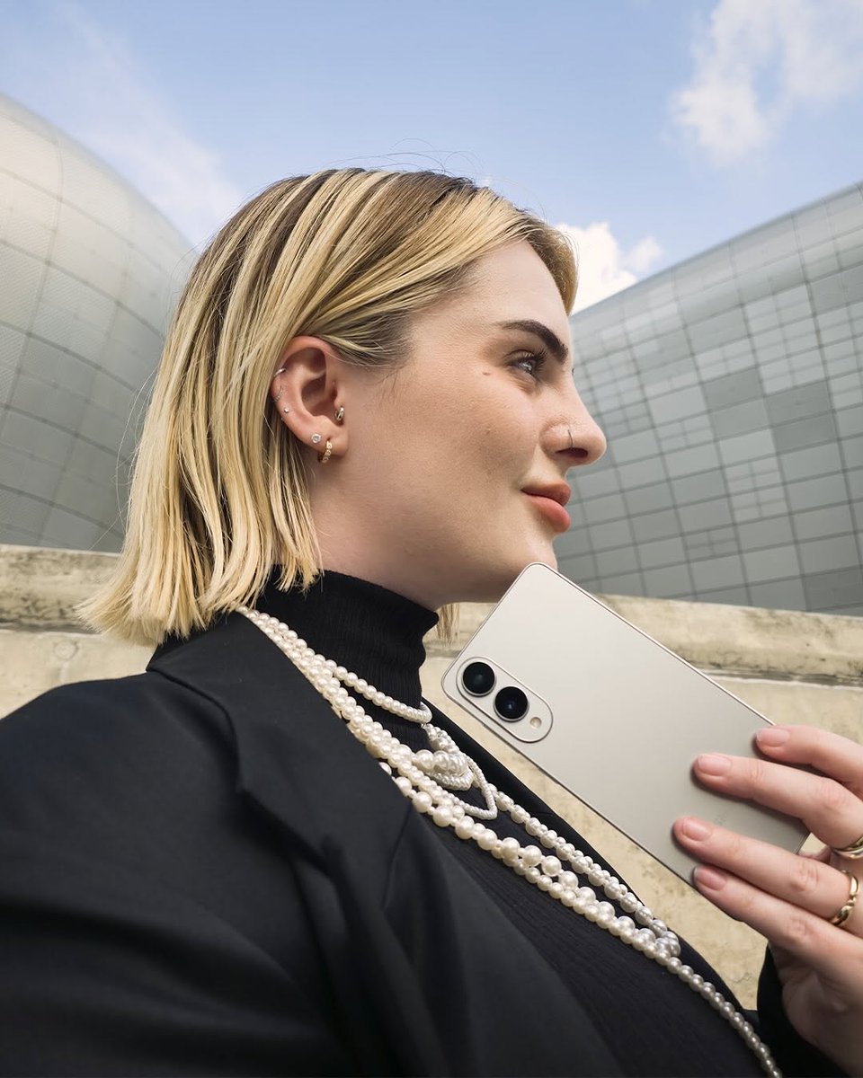 hattieheo's tweet photo. The Galaxy S25 Edge is all about being slim, light, and powerful and I love pairing that with my own curves, confidence, and joy on set. This shoot was such a celebration of style, technology, and self-love 💙 https://t.co/A9g88S2upj