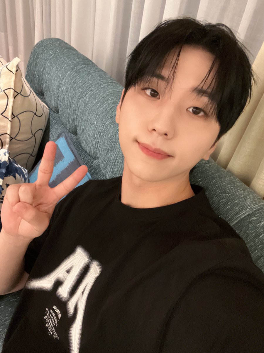 존스 tweet media