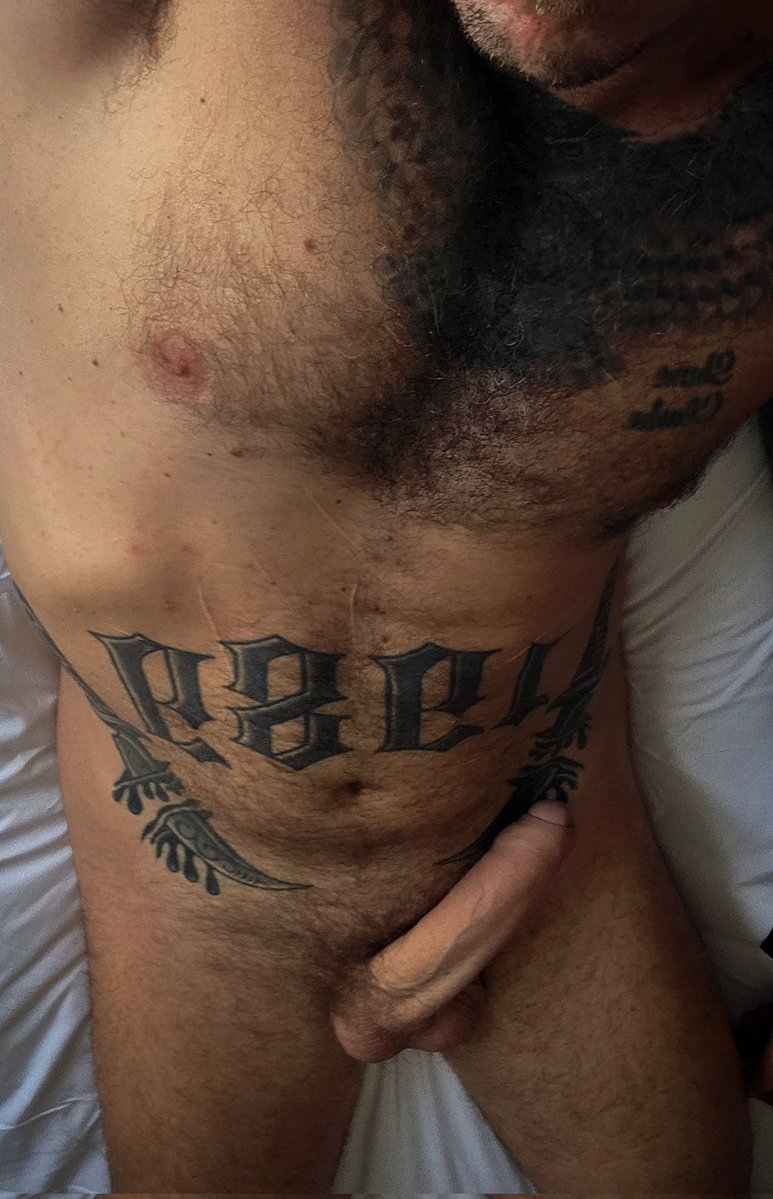 JaxxsonGold's tweet photo. Taking a break from the sun...

My cock feels so fat and juicy today https://t.co/omDQdDfY2O