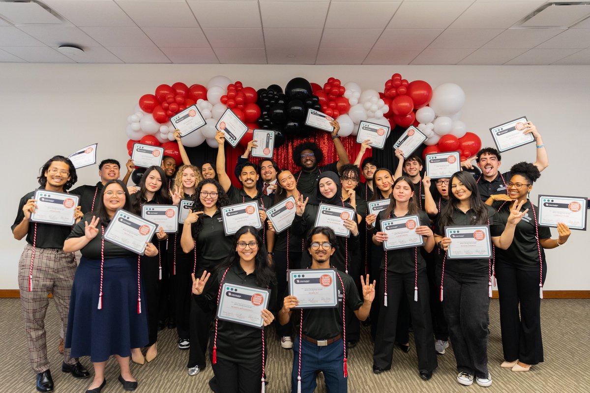 UHBauerCollege's tweet photo. After completing the Ted Bauer Leadership Certificate Program, #UHBauer students share how they feel more confident about public speaking, tackling difficult tasks &amp; making connections. 

🔗 Learn more: https://t.co/lsHsjQ8nmt https://t.co/e8VJWbUpld