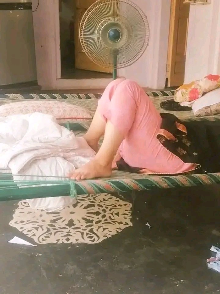 Klucifer_69's tweet photo. گرمیوں کا موسم آپ کو وہ وہ نظارے کرواتا ہے جس کا آپ نے گماں بھی نا کیا ہو یوں لگتا ہے پوری مشینری لگی ہو کہ بھائ بیٹوں کی مٹھ لگوانی ہے ، میں اسی وجہ سے موسم گرما کو انسیسٹ لور کیلئے موسم بہار کہتا ہو یعنی وہ موسم جس میں نظاروں کی بھرمار لگی ہوتی ہے۔ https://t.co/Ti6WzhLZ8v