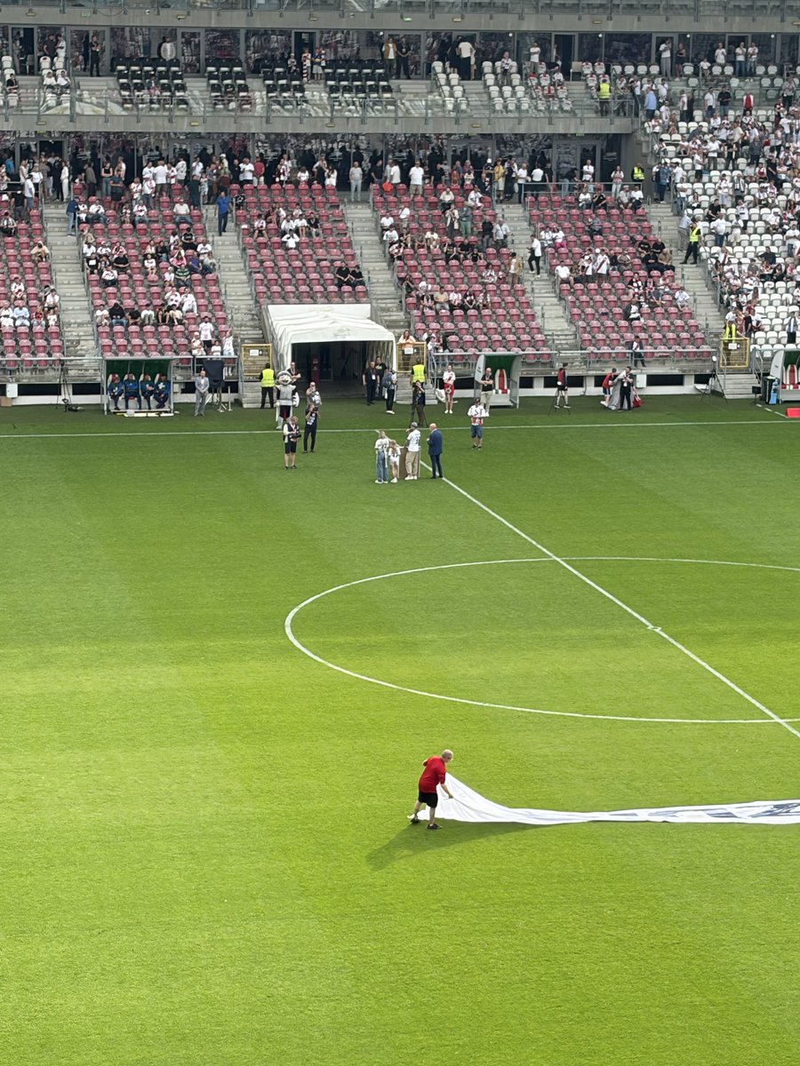 klops014's tweet photo. Piotrula dziękujemy 🥹👏🏻⚪️🔴⚪️ https://t.co/791rl13zlB