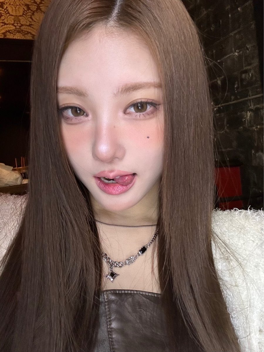 PKChartsData's tweet photo. #CHAEIN recently became mutuals with Scotty Dittrich on Instagram.

He is a 3x Grammy nominated producer, known for his work with Bad Bunny, i-dle, and &amp;TEAM.

#PURPLE_KISS #퍼플키스 #채인 https://t.co/q1HHmJITuo