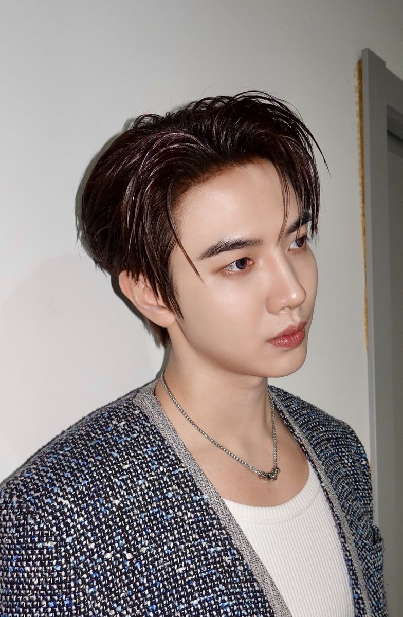 Lay tweet media