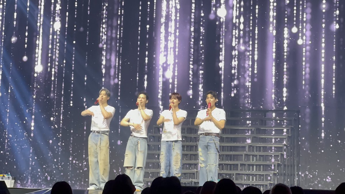 hwiwon129's tweet photo. 2026 AB6IX CONCERT '6IX TO SEVEN' 

에비뉴라서 행복했어
다른 모습의 에이비식스도 응원할게❤️ https://t.co/CvIVC8jMCA