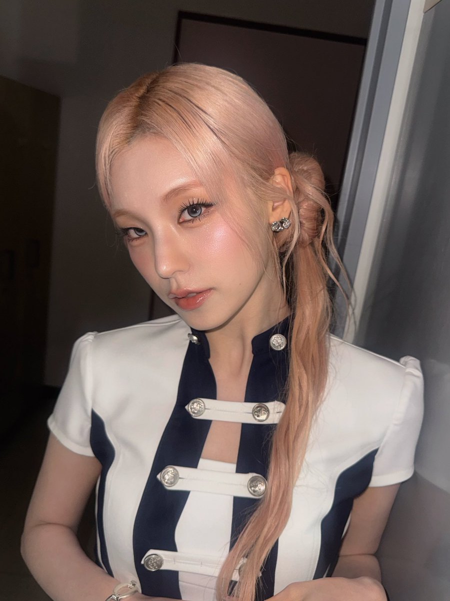 yeji bubble 🖤 tweet media